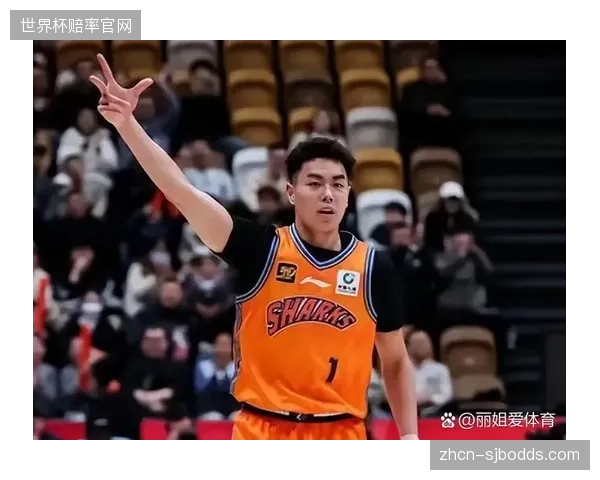 李添荣外线投射精准，以超高命中率成为本赛季联盟最强三分射手。